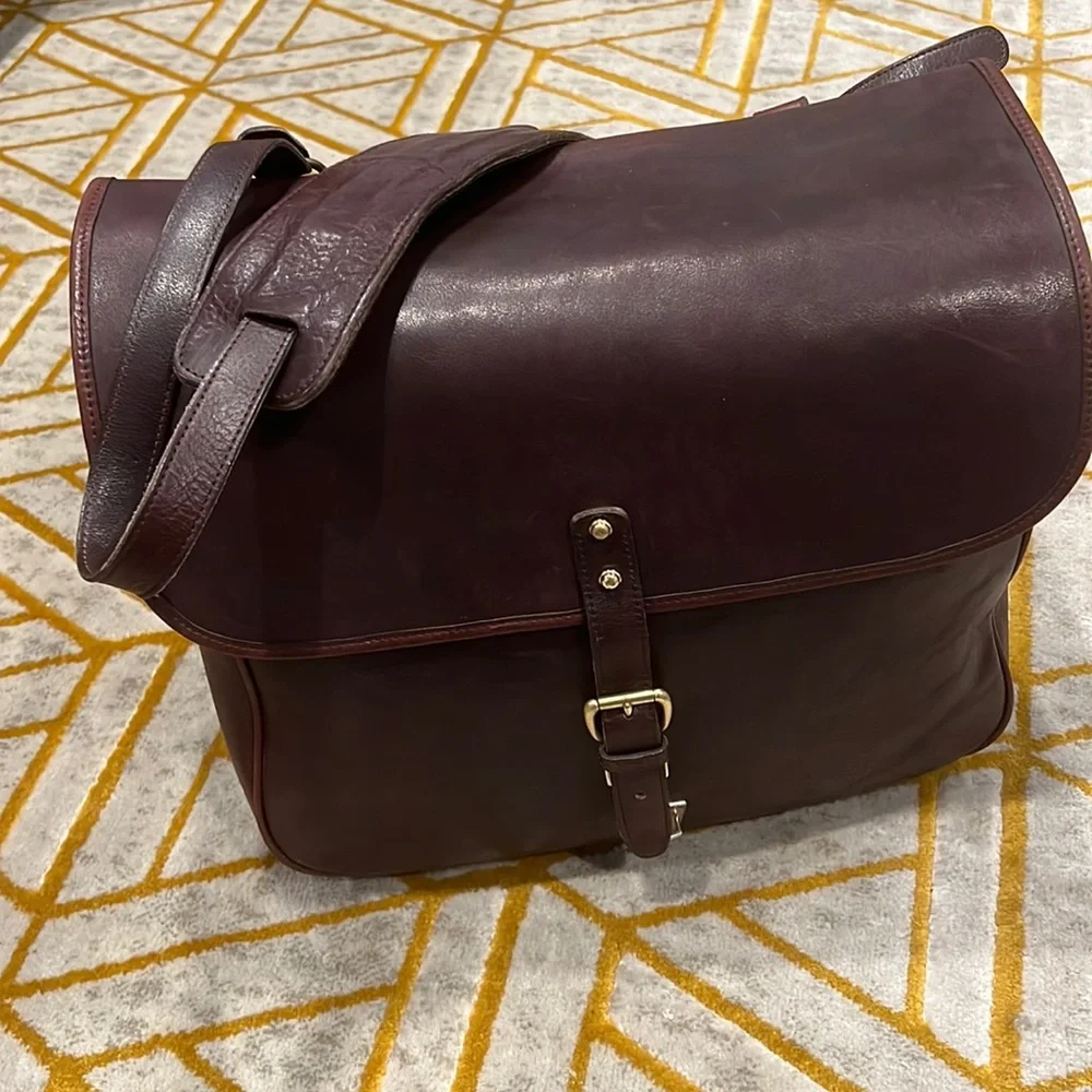 Genuine Leather Crossbody (vintage Cole Haan) - Picture 1 of 12